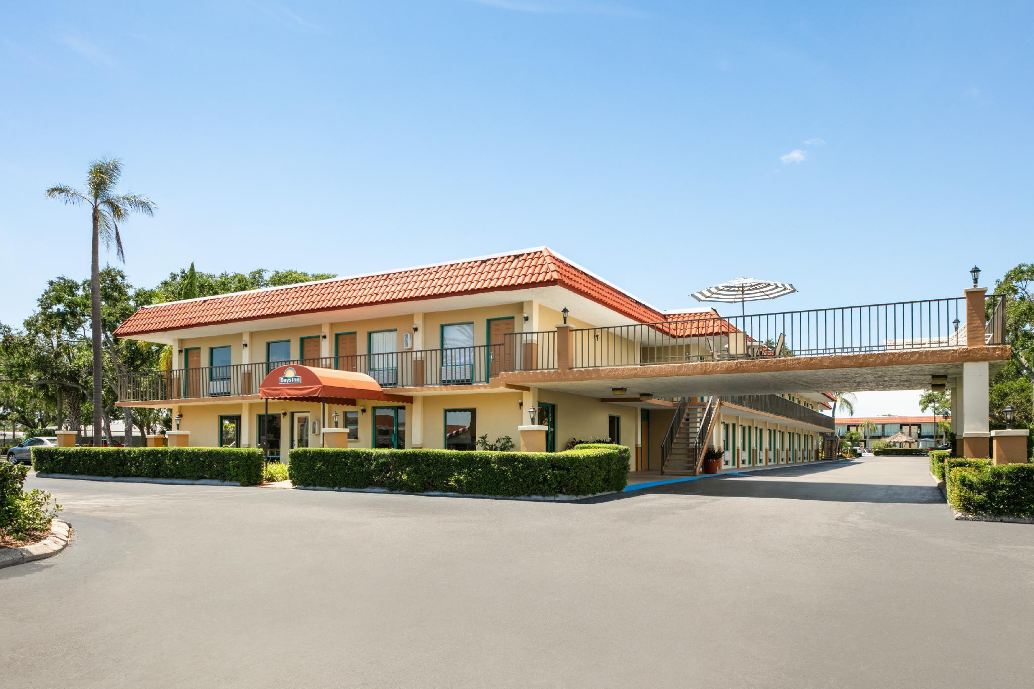 Days Inn By Wyndham Clearwater/Central Exterior photo